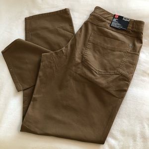 Men’s Under Armour Pants, Straight Leg, Size 38/34